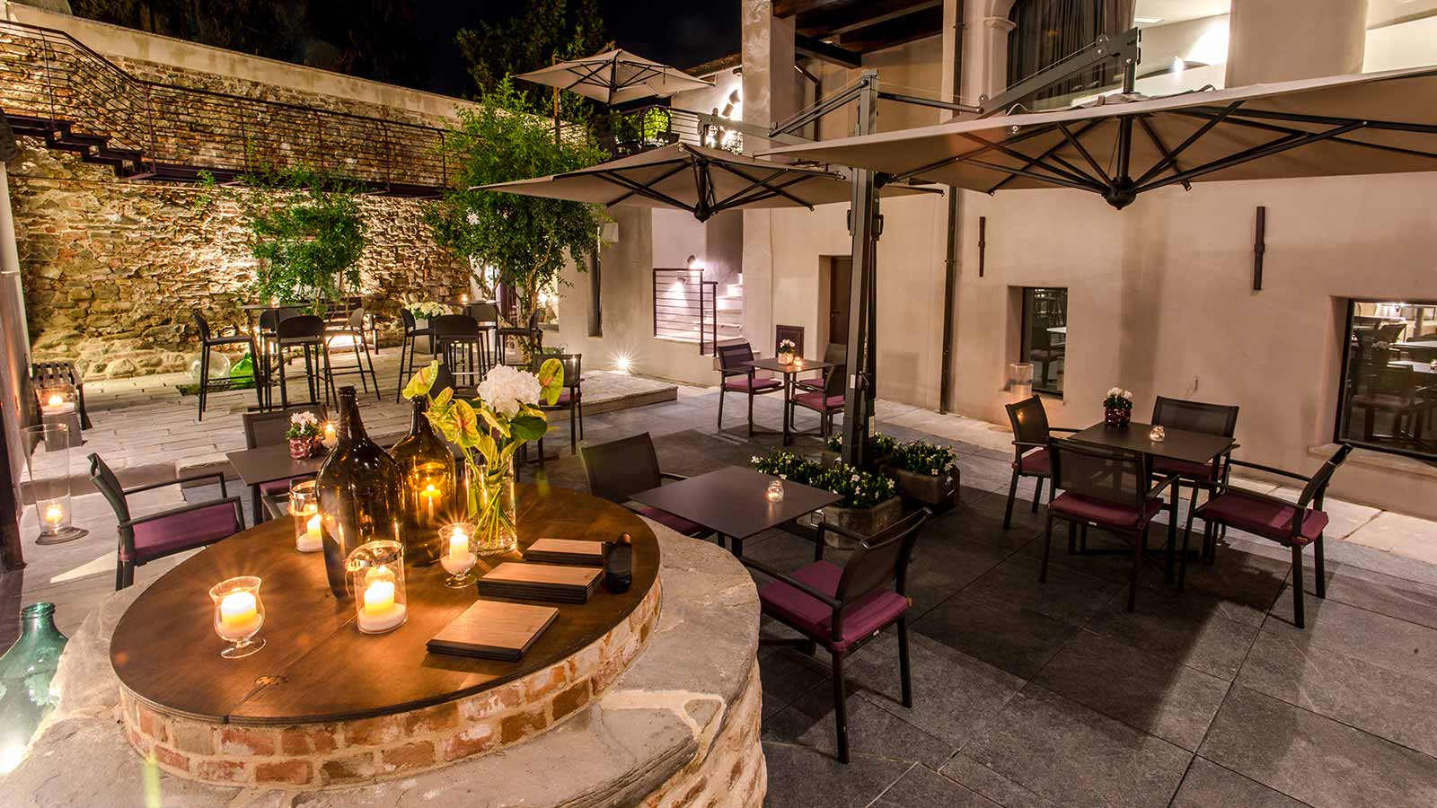 UVE Langhe: Rooms&Wine Bar by night
